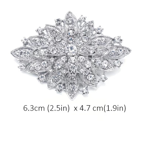 🌸2/$20-(New in package) Sparkling Rhinestone Elegant Silver Floral Brooch - Picture 2 of 3